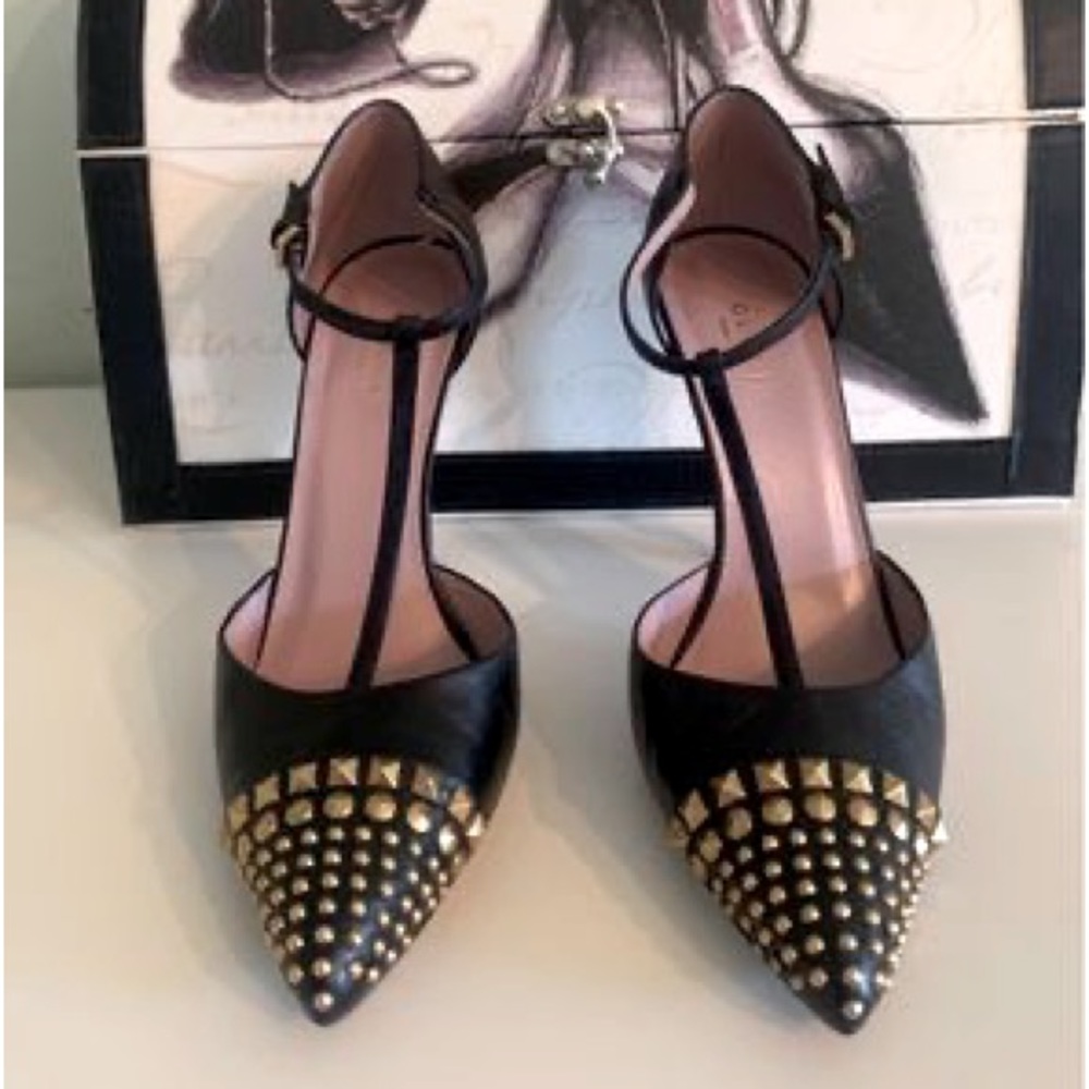 GUCCI Pre-owned GUCCI Black Leather
Coline Studded T Strap Size 7
Made in Italy
